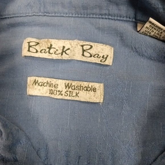 Batik Bay Mens Shirt Button Up Blue M Short Sleeve Pocket Silk Floral Hawaiian - Picture 8 of 9